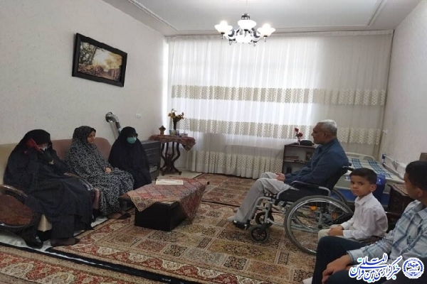 دیدار معاون رئیس جمهور با خانواده جانباز ۷۰ درصد بیرجندی