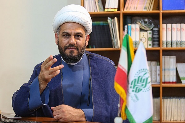  حجت&zwnj;الاسلام محمدرضا انصاری مسئول واحد خدمات فرهنگی حرم مطهر بانوی کرامت