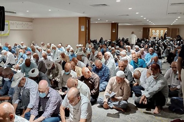 برپایی دعای کمیل در مدینه منوره