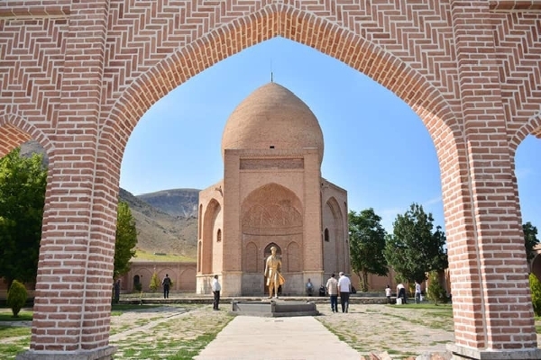 مقبره سید صدرالدین چالدران