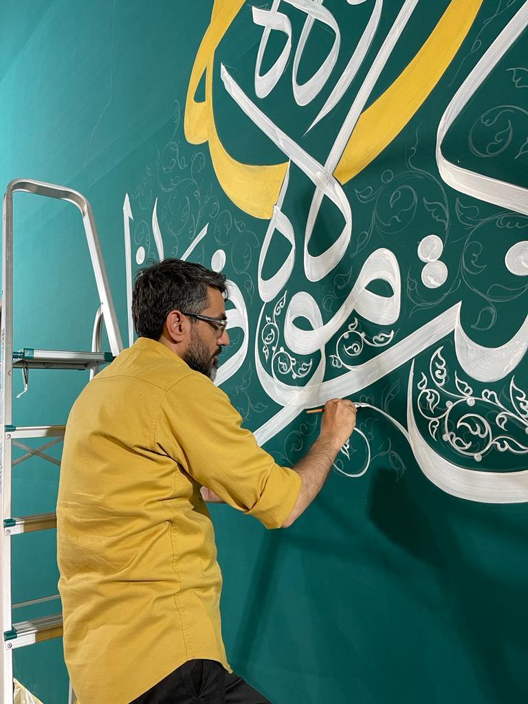 کتیبه&zwnj;نگاره غدیر در حرم حضرت علی(ع) توسط هنرمند ایرانی