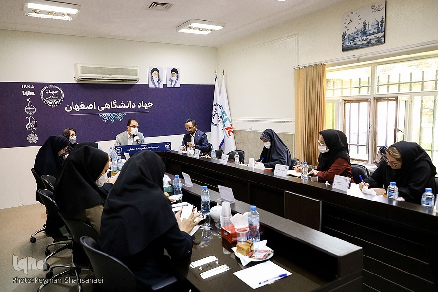نشست خبری رئیس جهاددانشگاهی واحد اصفهان با اصحاب رسانه