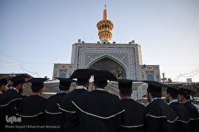 عکس | جشن فارغ‌التحصیلی دانشجویان پزشکی در حرم رضوی