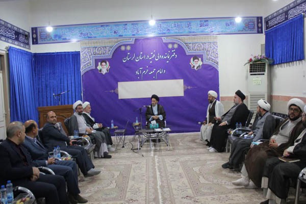 آغاز دوره تدریس «جهت‌گیری الهی» در لرستان + عکس