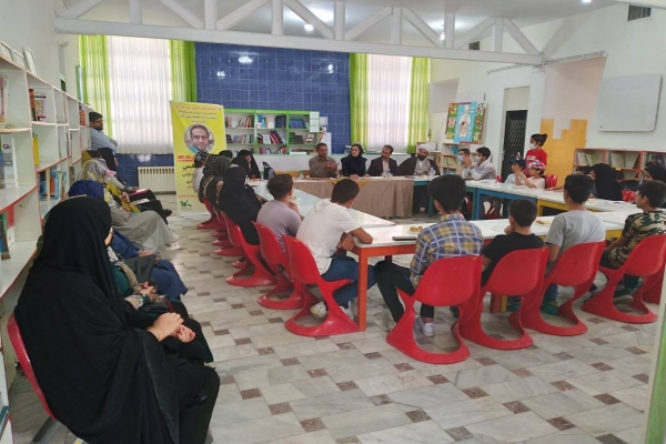 نقد و&zwnj; بررسی کتاب پلیس ضد ماسک پلیس