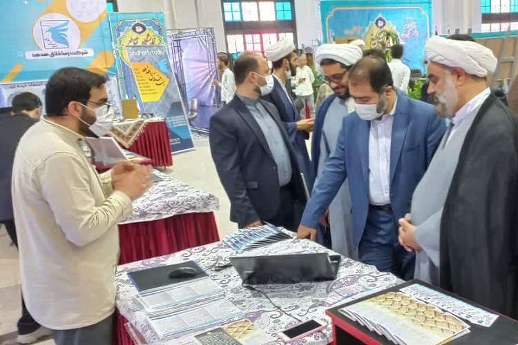 حضور تیم ایده‌های خانه خلاق و نوآوری اشراق قم در نمایشگاه تقاطع نوآوری اصفهان