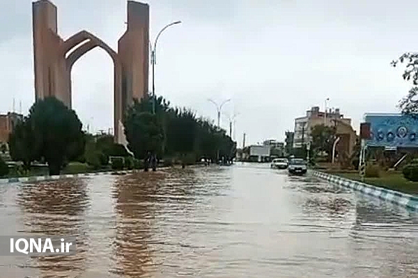جاری شدن سیلاب در شهر یزد
