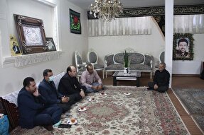 تجلیل جهاددانشگاهی سمنان از خانواده شهید اقتدار دفاعی