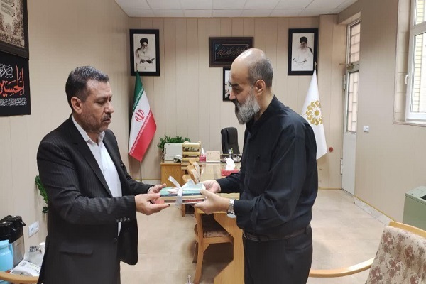 مهدی توکلیان،، سرپرست اداره کل کتابخانه‌های عمومی استان قم و رضا موسوی مشکینی، مدیرکل حفاظت محیط زیست استان