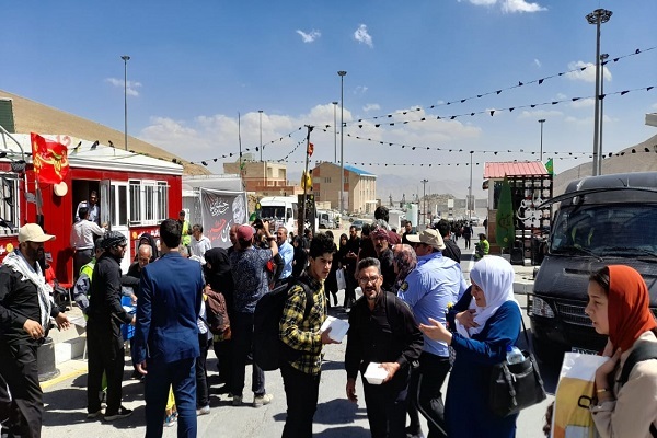 توزیع غذا در مواکب اربعین