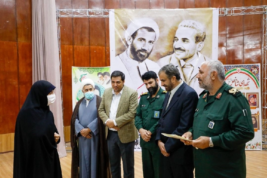 تجلیل از کارمندان بسیجی در شهرکرد