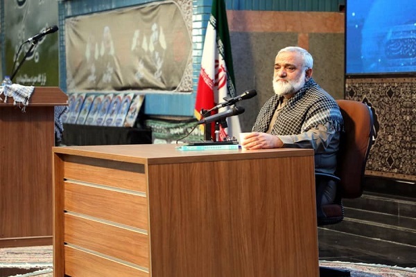 امامین انقلاب کشورمان را از گردنه‌های مختلف تاریخی عبور داده‌اند