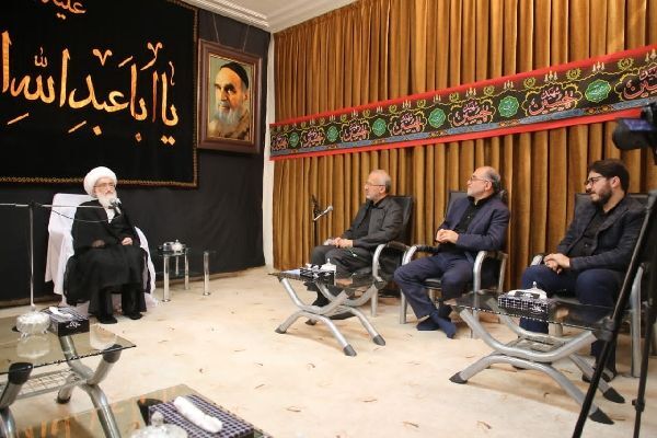 آیت الله حسین نوری همدانی، مرجع تقلید شیعیان، امروز در دیدار با استاندار قم