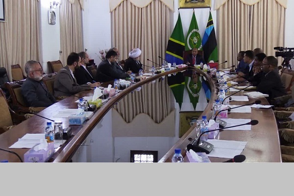 حسین موئینی، رئیس جمهور زنگبار و علی عباسی رئیس جامعةالمصطفی