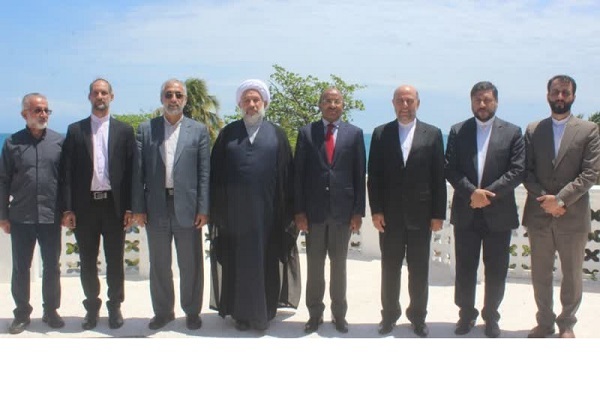 حسین موئینی، رئیس جمهور زنگبار و علی عباسی رئیس جامعةالمصطفی