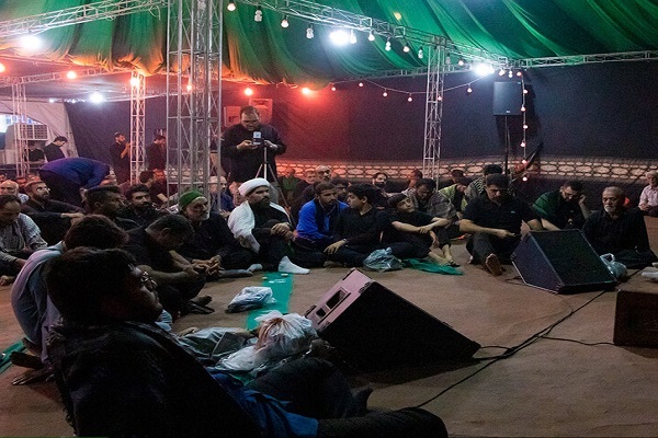سوگواری زائران اربعین در عمود ۱۰۸۰