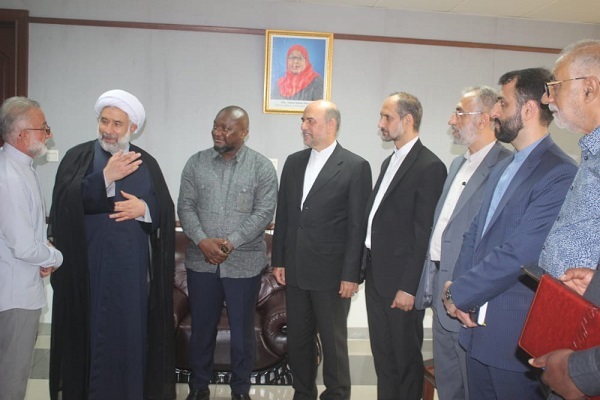 دیدار رئیس جامعةالمصطفی العالمیه با وزیر فرهنگ و هنر تانزانیا