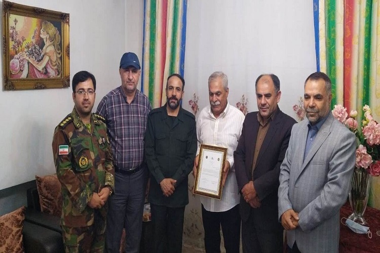 دیدار با جانباز ارتش ارتش مقتدرانه در کنار مردم است
