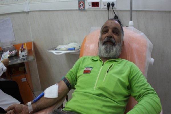 اهدای خون جانباز ایرانگرد