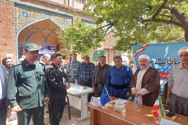 میز خدمت مصلاهای نماز جمعه میز خدمت مصلاهای نماز جمعه