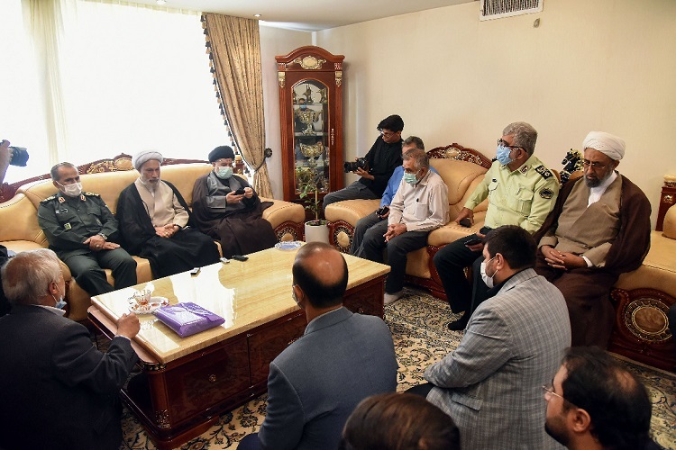 حضور مسئولان استان فارس در منزل شهید خادم صادق