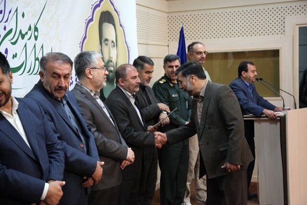 تجلیل از رئیس جهاددانشگاهی کردستان