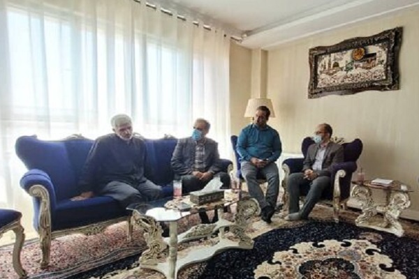دیدار اعضای جهاد دانشگاهی همدان با رزمنده دفاع مقدس