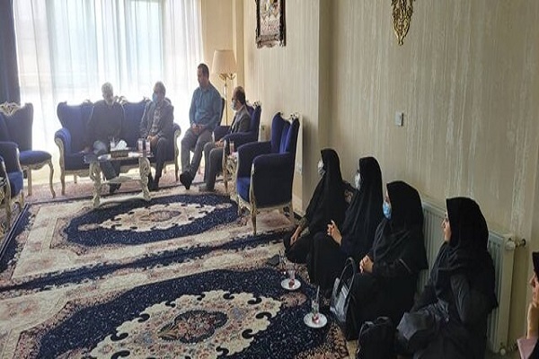 دیدار اعضای جهاد دانشگاهی همدان با رزمنده دفاع مقدس
