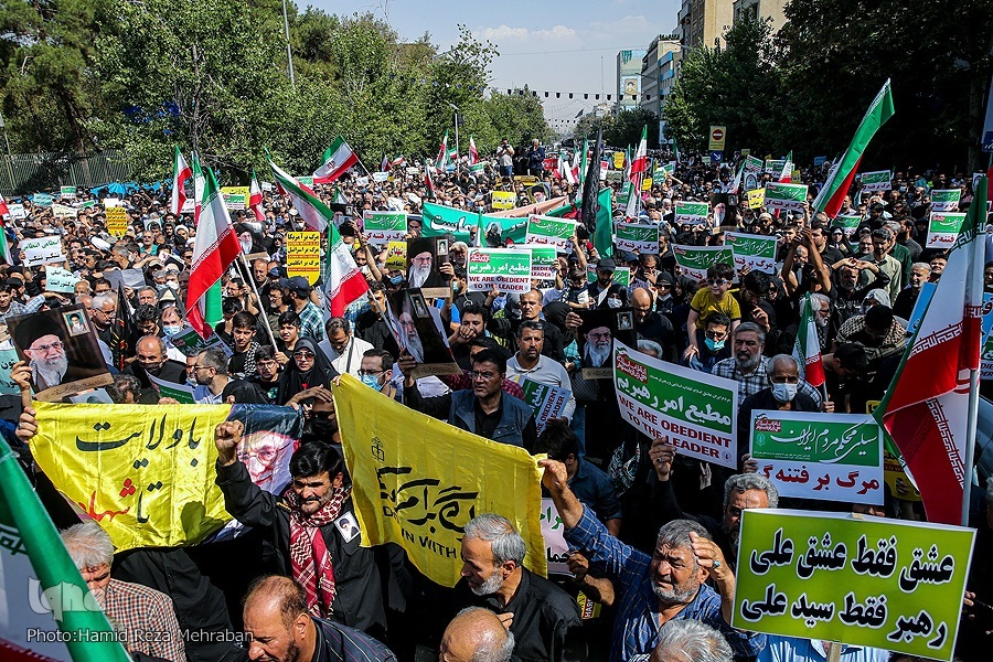 راهپیمایی نمازگزاران تهرانی در محکومیت هتک حرمت قرآن