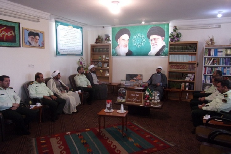 دیدار فرمانده و کارکنان انتظامی داراب با امام جمعه