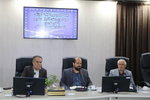 علیرضا عبدی، معاون وزیر و رئیس سازمان نهضت سوادآموزی کشور، جواد جنگی، مدیرکل آموزش و پرورش آذربایجان‌غربی، حسین حسن خانی، معاون سوادآموزی آذربایجان‌غربی