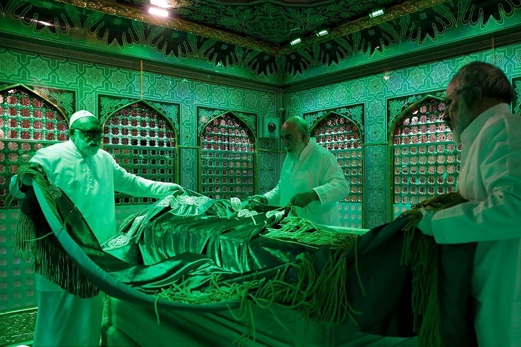 آیین غبارروبی ضریح مطهر امام رضا(ع)