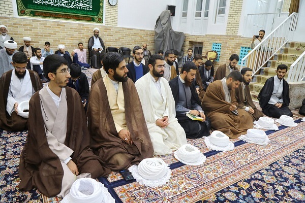 عمامه‌گذاری طلاب توسط آیت‌الله العظمی شبیری زنجانی
