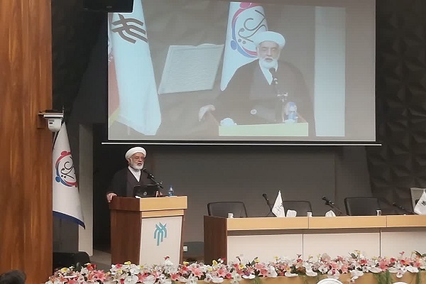 حجت‌الاسلام والمسلمین علی‌محمد حکیمیان، رئیس پژوهشگاه حوزه و دانشگاه