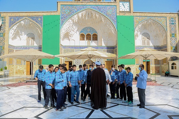 دانش‌آموزان قمی در حرم حضرت معصومه(س)