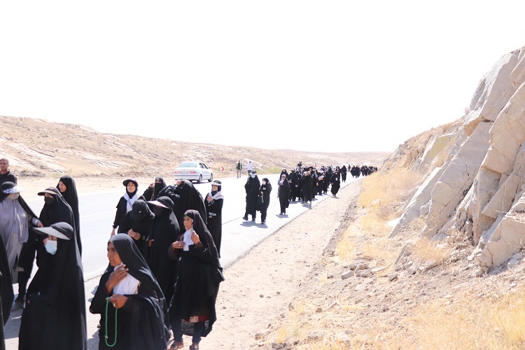 فرش مهربانی در جاده‌ قدیم نیشابور