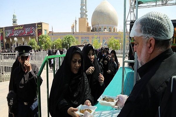 پذیرایی از ۱۵۷ هزار زائر در ایستگاه‌های صلواتی حرم بانوی کرامت