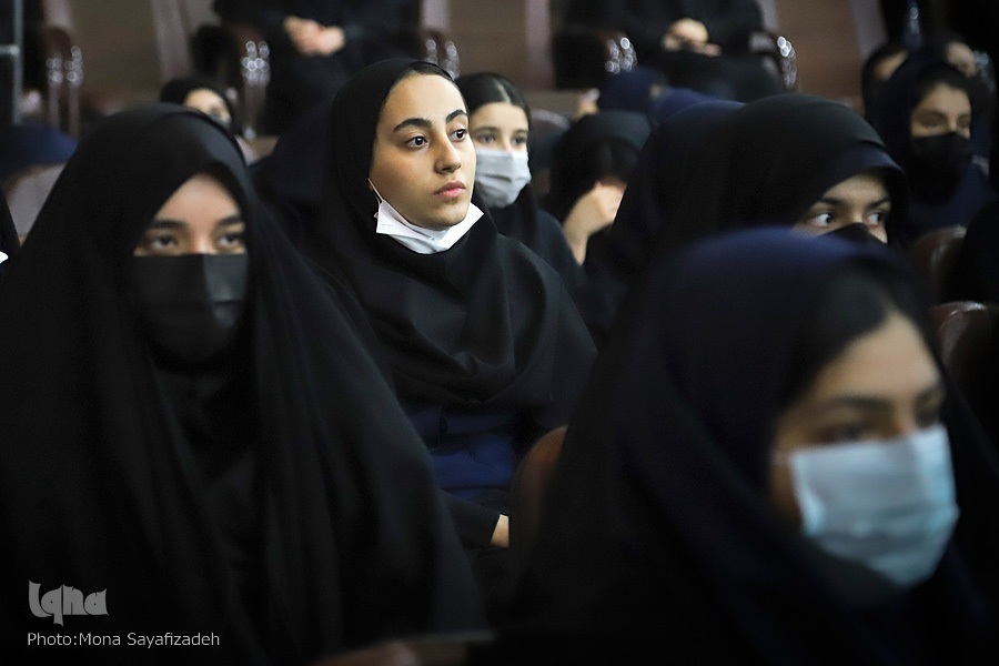 دانش آموزان