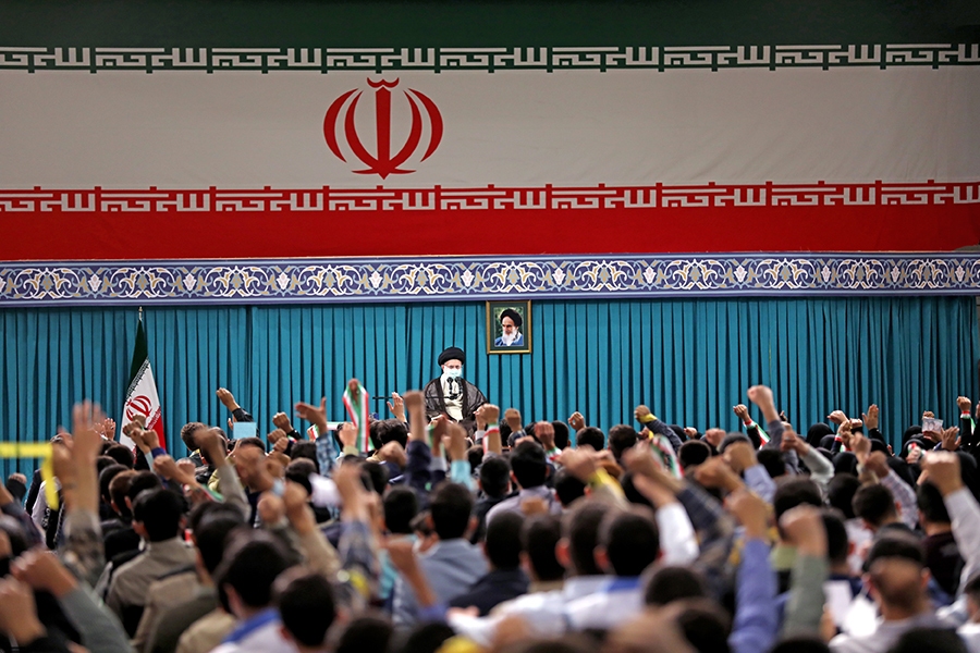 دیدار جمعی از دانشآموزان با رهبر انقلاب دیدار جمعی از دانشآموزان با رهبر انقلاب