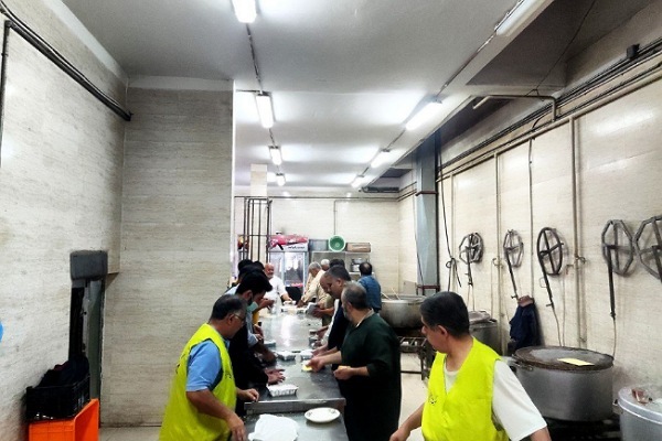 طبخ و توزیع غذای گرم