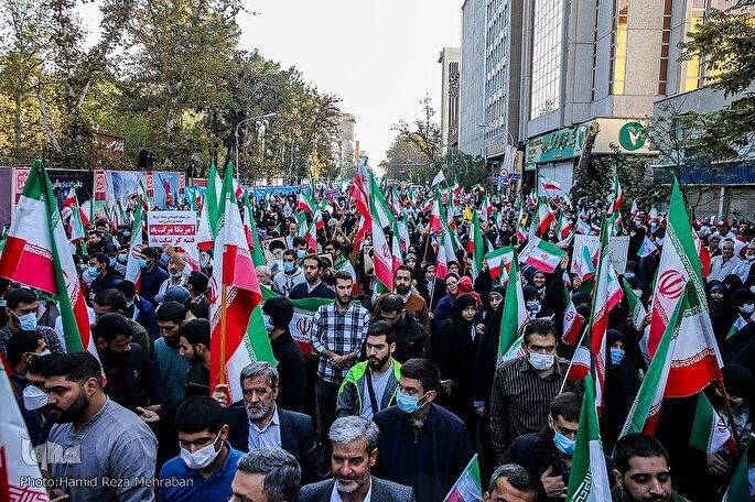 وقت‎شناسی ملت استکبارستیز؛ همدل مقابل جنگ ترکیبی دشمن ایستاده‌ایم