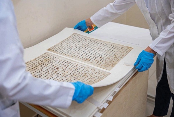 جزئیات نسخه خطی متعلق به قرن 8 که در موزه لوور به نمایش گذاشته می‌شود/اماده