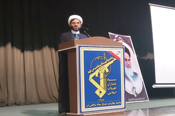 ملت ایران با همه قوا مقابل ایادی استکبار جهانی می‌ایستند