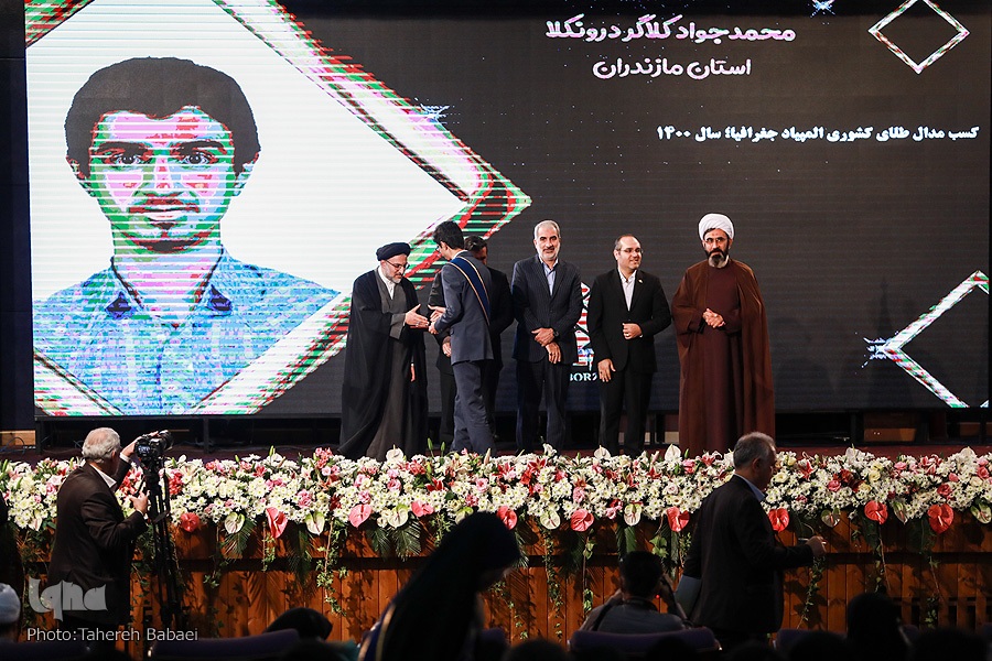 جایزه فرهنگی البرز به 47 دانش‌آموز نخبه اهدا شد