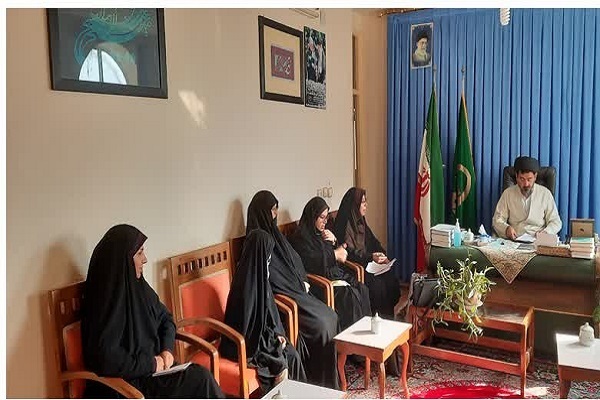 جلسه هم افزایی کاهش اسیب های اجتماعی در دختران با حضور امام جمعه بندرگز
