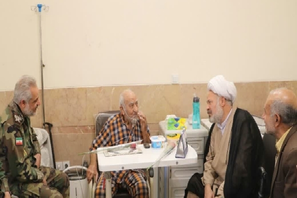 دیدار فرمانده قرارگاه منطقه‌ای جنوب شرق ارتش با جانبازان