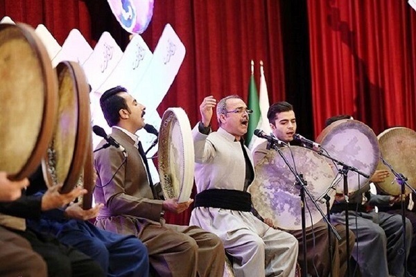 دف نوازی و مولودخوانی