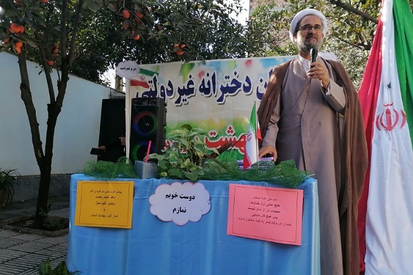 حجت الاسلام شهابی امام جمعه آزادشهر در اقامه نماز دانش آموزی