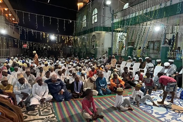 مراسم تعمم و جشن دانش‌آموختگی طلاب المصطفی در تانزانیا برگزار شد