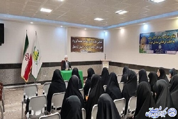 آرش رجبی معاون حوزه علمیه خواهران کشور